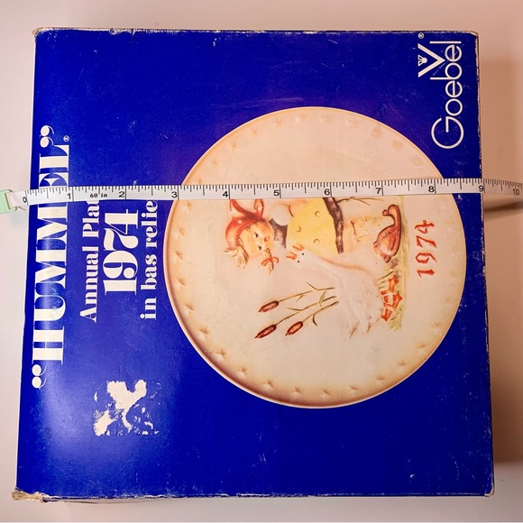 1974 Hummel Handpaint Bas Relief 4th Annual Plate Goebel Porzellanfabrik Germany - Picture 10 of 13